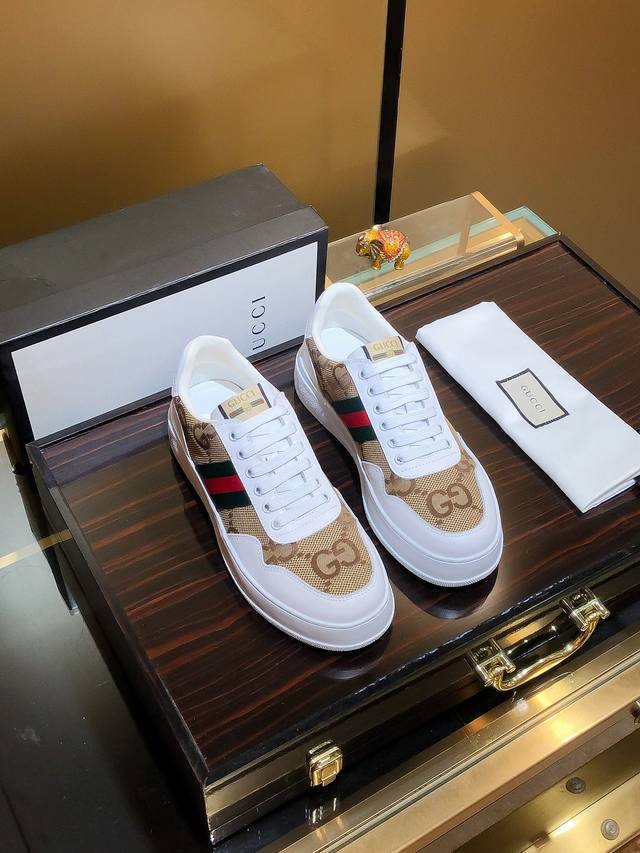 商品名称：Gucci 古驰 正规码数: 38-44 休闲鞋 商品材料：精选 牛皮鞋面，柔软羊皮内里；原厂大底。